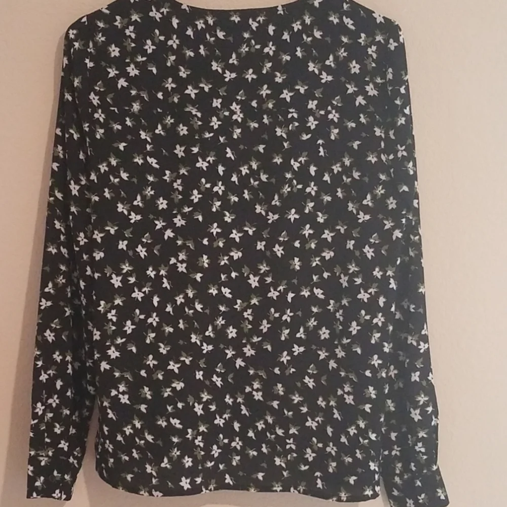 Michael Kors size small women's Lilies‎ floral surplice top / blouse - Picture 5 of 9